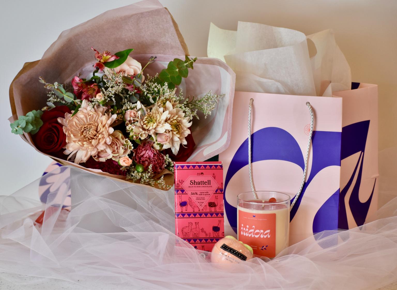 Spread Love Gift Set * Valentine's Day Flowers Delivery in