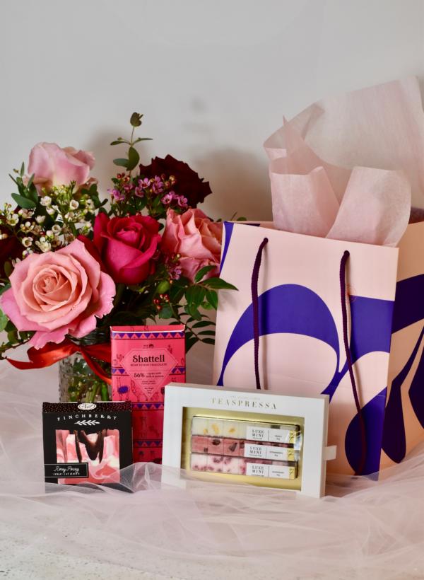 Roses Gift Set * Valentine's Day Flowers Delivery in